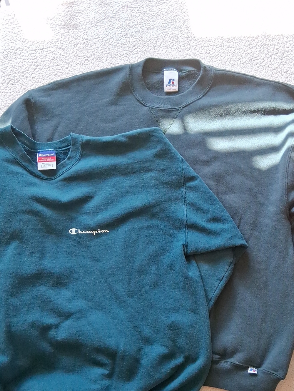 2 Vintage Crewnecks Champion Russell Athletic Sixe XL
